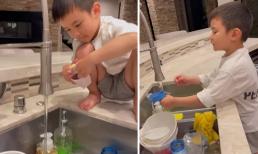 Mới 5 tuổi, con trai Đan Trường giúp mẹ rửa bát cực chuyên nghiệp
