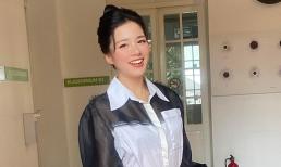 Trên đường đi làm về giữa đêm, MC Minh Trang giật mình vì một cặp đôi chặn đầu xe và cái kết 'dở khóc dở cười'