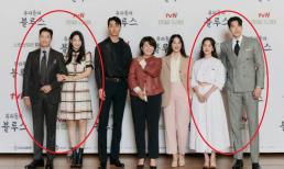 Hiếm hoi lắm Shin Min Ah và Kim Woo Bin mới dự chung sự kiện nhưng nhìn ảnh có gì đó sai sai ở đây