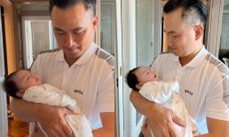 Chi Bảo ru con trai ngủ cực khéo léo, nhóc tì 3 tháng tuổi gây chú ý khi sở hữu vẻ khôi ngô