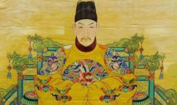 Long bào của hoàng đế xưa không được giặt bằng nước, nếu bị bẩn thì phải làm sao? Ai ngờ cách xử lý cực kỳ xa hoa