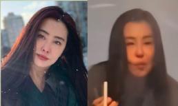 'Mỹ nhân đẹp nhất Hong Kong' Vương Tổ Hiền bị bắt gặp ngồi ăn ở quán ven đường, nhan sắc thực ra sao mà rần rần tranh cãi?