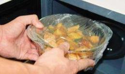 Có thể hâm nóng màng bọc thực phẩm bằng nhựa trong lò vi sóng không? 