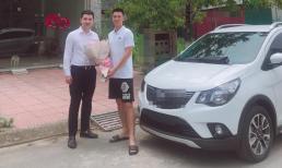 Cầu thủ Huy Hùng tậu xe mới, cơ ngơi phía sau gây choáng 