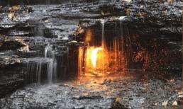 Thác nước kỳ diệu nhất thế giới có ngọn lửa ngàn năm tuổi ở dưới đáy nhưng vẫn chưa rõ nguyên nhân