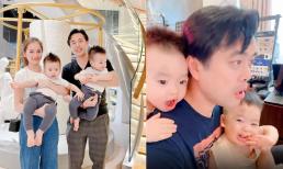 'Lụi tim' với khoảnh khắc 2 nhóc tì sinh đôi nhà Dương Khắc Linh quấn bố, nam nhạc sĩ còn xin khách hàng thông cảm vì lý do này