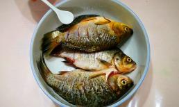 'Kẻ thù không đội trời chung' của tanh đó chính là hành và gừng, thêm một chút thứ này khi nấu cá, cá chín mềm và không còn mùi tanh!