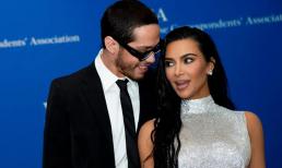 Trước sự tấn công dồn dập của Kanye West, tình trẻ bất ngờ làm điều này để chứng minh tình cảm cho Kim Kardashian và 4 con riêng của cô 