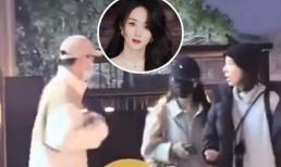 Triệu Lệ Dĩnh có hành động gây tranh cãi khi bị người hâm mộ bất ngờ áp sát