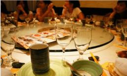 Khi gặp 3 loại người này trên bàn rượu, họ tưởng chừng như bình thường nhưng thực chất lại rất 'nhẫn tâm', hãy nhớ tránh xa!