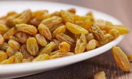 Những lợi ích của việc nhai một vài 'hạt' nho khô trước khi đi ngủ mỗi đêm là gì?