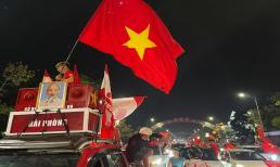 Hàng nghìn CĐV đi 'bão' ăn mừng U23 Việt Nam vào chung kết SEA Games 31