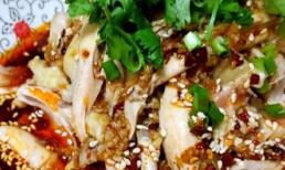 Món gỏi gà vào mùa hè, cay và thơm, giải khát và ngon miệng, cứ ba hôm lại làm một lần nhé!