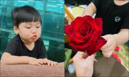 Mới tí tuổi, con trai Hoà Minzy đã biết tặng hoa cho mẹ trước ngày sinh nhật, tâm lý thế này bảo sao ai cũng yêu thương hết mực!