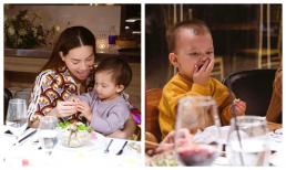 Hà Hồ bất lực với cặp song sinh trên bàn tiệc: Lisa nhẹ nhàng nép vào lòng mẹ, Leon hớn hở chọc ghẹo mọi người