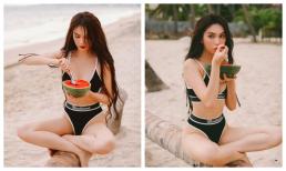 Ngọc Trinh mặc bikini bé tẹo ngồi ăn dưa hấu thảnh thơi sau khi gây ồn ào vì chuyện mua đất