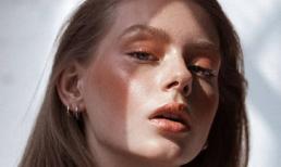 Da luôn đen sạm và vàng vọt? Bạn cần biết 4 mẹo chăm sóc da này để làm trắng và xóa tàn nhang nhé!