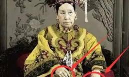 Tại sao các phi tần trong triều đại nhà Thanh đeo móng tay dài? Ngoài tiện cho hoàng đế còn có 'vũ khí ẩn khác'