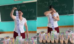 Cô giáo chủ nhiệm nghẹn ngào xúc động vì món quà đặc biệt của học sinh cuối cấp
