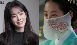 Diễn viên phụ bị bỏng mặt trên phim trường nhưng ekip mặc kệ, mỹ nhân Han Ji Min có hành động khiến dân mạng trầm trồ: 'Đẹp từ trong ra ngoài'