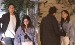 Selena Gomez bị bắt gặp rời khỏi khách sạn cùng với chàng trai sở hữu ngoại hình xuất sắc hơn cả tình cũ Justin Bieber 