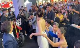 Bị tuột dây áo ngay ở sự kiện, Bảo Anh liền được đàn chị Hồng Ngọc ra tay trợ giúp