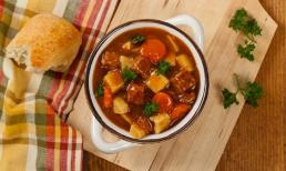 Thịt bò hầm khoai tây kiểu này vừa ngon lại đậm đà, cơm nấu bao nhiêu cũng hết