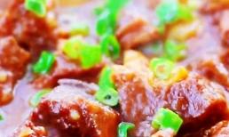 Món ức bò hầm với cà chua và khoai tây cực kỳ hấp dẫn, ngon miệng. Nước súp đậm đà và mềm ngọt