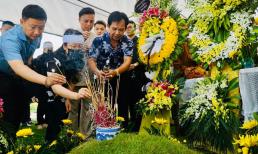 Nghệ sĩ Quang Tèo đưa tiễn cố nghệ sĩ Giang Còi về nơi an nghỉ cuối cùng