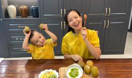 Hãy tạm quên những cuốn sách dạy con kiểu Mỹ, Nhật đi, MC Minh Trang chỉ cách đơn giản để nuôi con không bị stress