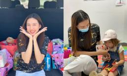 Thùy Tiên khoe loạt khoảnh khắc giản dị nhưng vẫn xinh xỉu khi đi làm từ thiện, hành động tinh tế với em bé nhỏ ghi điểm đậm 