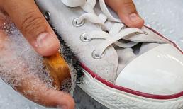 Cách làm sạch giày thể thao dính bùn đất, vết bẩn nhiều thế nào cũng sạch bong