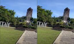 Tháp chuông lịch sử ở Philippines đổ sập khiến nhiều du khách bỏ chạy tán loạn