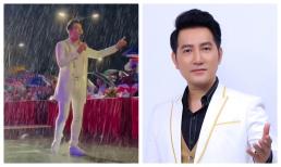 Nguyễn Phi Hùng vẫn hát say sưa bất chấp dưới trời mưa, khán giả xuýt xoa: 'Sao hạng A còn bao người được như anh?'