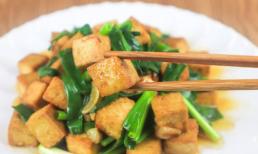 Đầu bếp chia sẻ cách chiên đậu phụ với hành không bị vỡ hay nát, mềm và ngon 