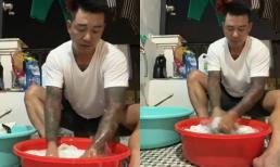 Không ngại việc nhà, Tuấn Hưng phụ giúp bà xã giặt đồ bằng tay, dân tình tấm tắc: 'Ông chồng chiều vợ nhất quả đất đây rồi!'
