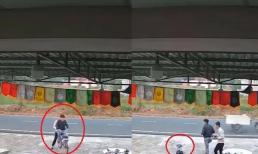 Mải mê lấy đồ cúng, hai 'cô hồn sống' bỏ quên luôn một thứ, tặng ngay gia chủ một món quà