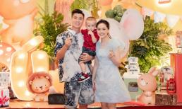 Trung vệ Duy Mạnh tổ chức sinh nhật cho con trai, Đình Trọng nhắn: 'Con hãy cố gắng tiêu hết tiền của bố mẹ nha'