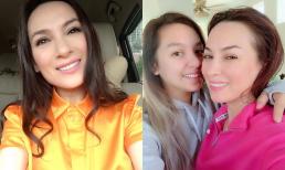 Con gái Phi Nhung đăng ảnh hiếm của cố ca sĩ, nghẹn ngào hỏi: 'Chừng nào mẹ mới đi hát về vậy?'
