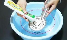 Bóp kem đánh răng lên đầu vòi hoa sen, tiết kiệm rất nhiều tiền một năm và giải quyết nhiều vấn đề gia đình