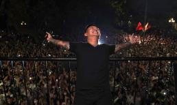 Sau khi bị Duy Mạnh 'vỗ mặt', Tuấn Hưng vẫn hát miễn phí ở ban công, khán giả đông nghịt