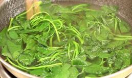 Món ăn này được gọi là 'món trường thọ', luộc trong nước sôi, trộn với nước sốt, bổ dưỡng, ngon và tốt cho sức khỏe 
