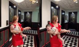 Lý Thùy Chang bày trò với con trai cưng, nhóc tì thích thú cười nắc nẻ