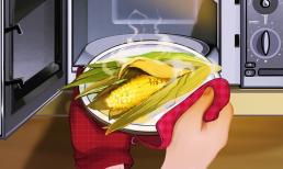 Cách nấu ngô cả vỏ nhanh chóng với lò vi sóng