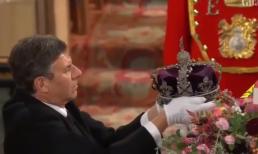 Khoảnh khắc 3 báu vật hoàng gia được lấy khỏi linh cữu Nữ hoàng Elizabeth II