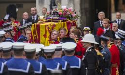 Cận cảnh quá trình rước linh cữu Nữ hoàng Elizabeth II rời Đại sảnh Wesminster