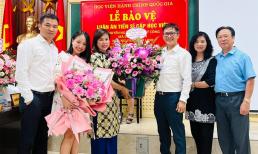 Chị ruột xinh đẹp và kín tiếng của Vân Hugo bảo vệ luận án Tiến sĩ, vợ chồng em gái ra tận Hà Nội chúc mừng