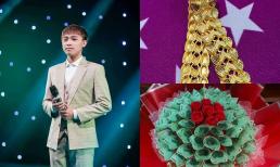 Hồ Văn Cường được 'fan cứng' tặng bó hoa tiền trị giá 6 triệu cùng chiếc lắc tay làm từ 2 chỉ vàng