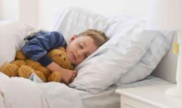 Khi trẻ gặp phải ba trường hợp này, cần nhanh chóng cho trẻ ngủ giường riêng, nếu không có thể quá muộn