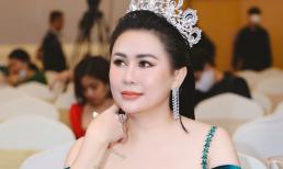 Hoa hậu Lý Kim Ngân diện dạ hội trễ vai ngồi Hội đồng thẩm định